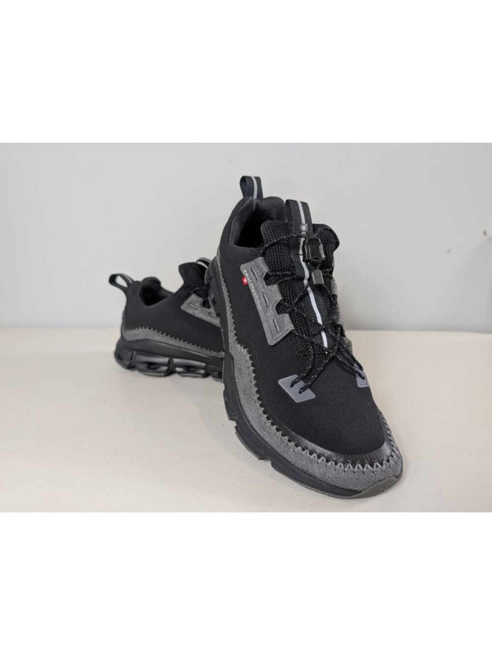 On cloudaway black rock sneakers women's size 9.5